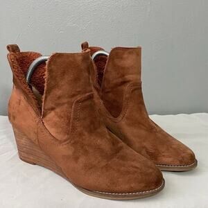 Very G Size 9.5 Brown Faux Suede Sherpa Wedge Heel Ankle Boots Western Cowgirl